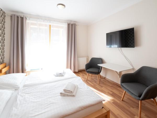 Hotel Garni Pod Skalkou : photo 3 de la chambre chambre double avec balcon ou terrasse 