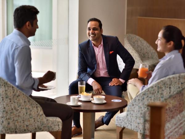 Four Points by Sheraton Jaipur, City Square : photo 1 de la chambre club king room with lounge access (happy hours 2 pint of beer complimentary,cocktails and snacks everyday at 01st story bar (6 pm to 8 pm)