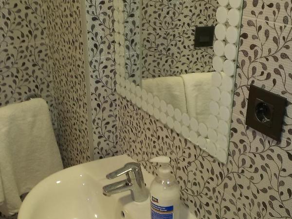 Hostal Bisbal ONLY ADULTS NO AC : photo 3 de la chambre chambre double