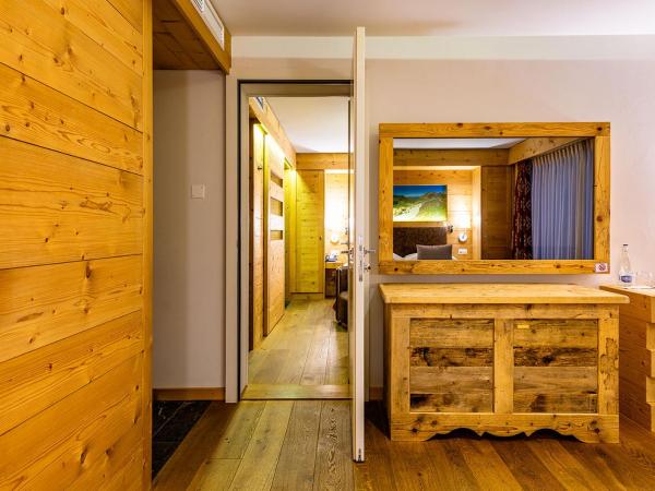 Nendaz 4 Vallées & SPA 4* Superior : photo 8 de la chambre deux chambres communicantes sans vue