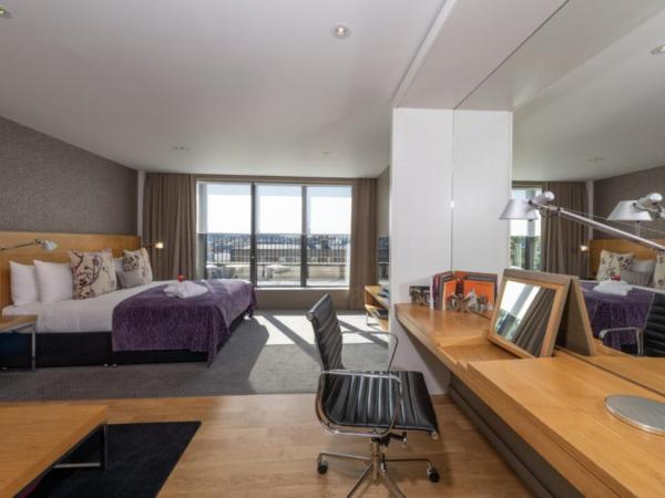 Apex Temple Court Hotel : photo 4 de la chambre suite junior avec balcon et accès au salon club