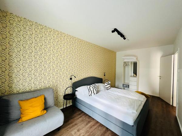 APSTAY Serviced Apartments - Self Check-in : photo 1 de la chambre appartement avec balcon