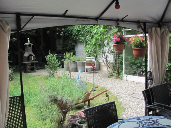 Kiki's B&B : photo 3 de la chambre chambre double avec lit d'appoint