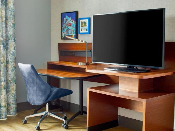 Fairfield Inn and Suites by Marriott Nashville Downtown/The Gulch : photo 5 de la chambre suite lit king-size avec canapé-lit