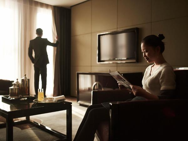 Pullman Wuxi New Lake : photo 4 de la chambre suite supérieure avec accès au salon exécutif