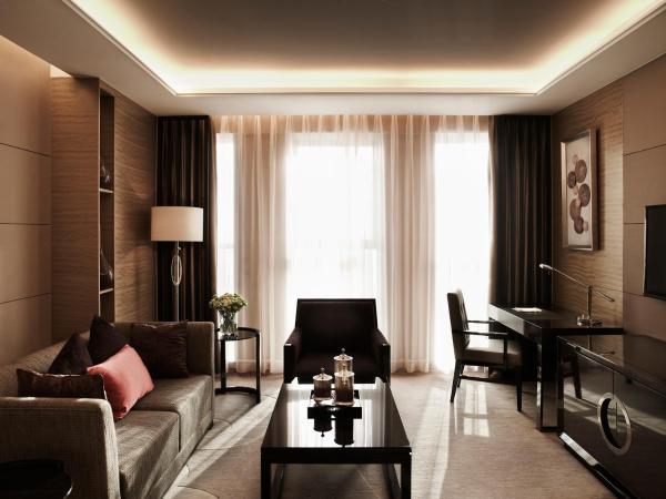 Pullman Wuxi New Lake : photo 5 de la chambre suite supérieure avec accès au salon exécutif