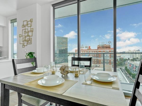 Modern Luxury 2 Bed with Panoramic City Views in Downtown LA : photo 2 de la chambre appartement supérieur