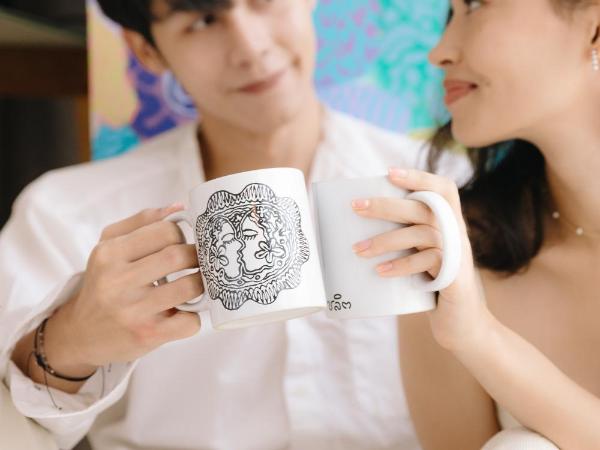 Art Mai Gallery Nimman Hotel Chiang Mai - SHA Plus : photo 8 de la chambre hébergement signature de l'artiste par chalit