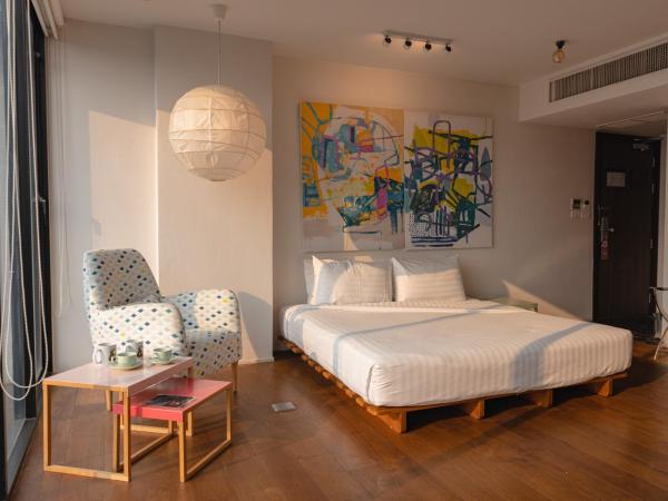 Art Mai Gallery Nimman Hotel Chiang Mai - SHA Plus : photo 1 de la chambre hébergement signature de l'artiste par pod