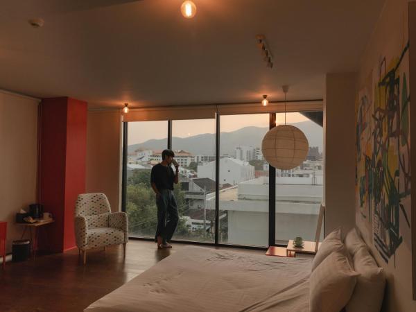 Art Mai Gallery Nimman Hotel Chiang Mai - SHA Plus : photo 3 de la chambre hébergement signature de l'artiste par pod