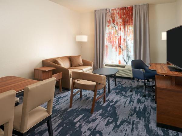 Fairfield Inn & Suites by Marriott Orlando International Drive/Convention Center : photo 6 de la chambre suite lit king-size exécutive