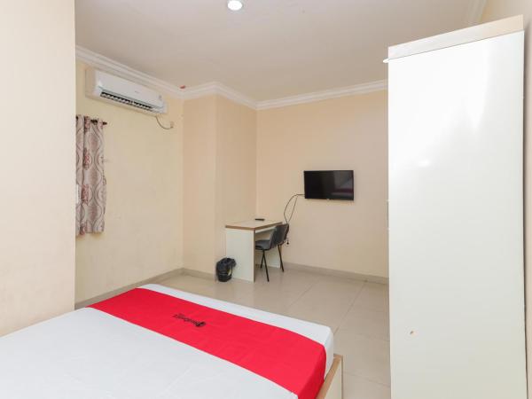 RedDoorz Syariah near Stasiun Karet : photo 6 de la chambre chambre double