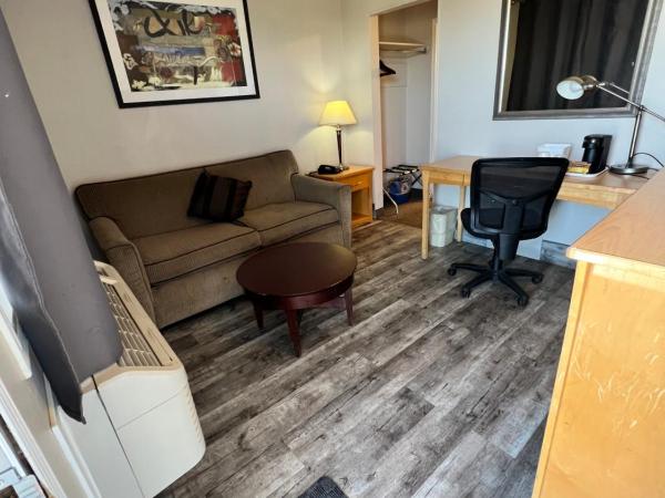 Thriftlodge Saskatoon : photo 7 de la chambre studio de luxe avec 2 lits doubles - non-fumeurs