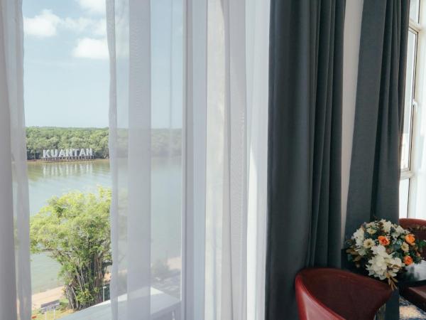 Hotel Sentral Kuantan @ Riverview City Centre : photo 5 de la chambre chambre lit king-size de luxe - vue sur rivière