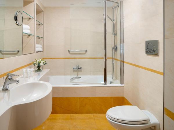 UNAHOTELS Galles Milano : photo 8 de la chambre suite avec canapé-lit