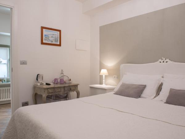 BeB San Lorenzo : photo 8 de la chambre chambre double avec salle de bains privative