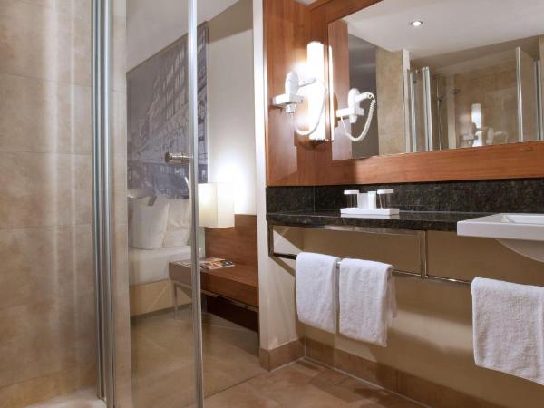 Lindner Hotel Hamburg am Michel, part of JdV by Hyatt : photo 4 de la chambre chambre lit king-size deluxe