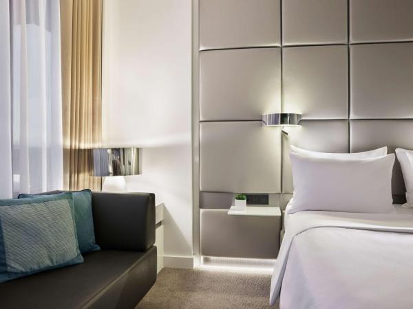 Lindner Hotel Dusseldorf Seestern, part of JdV by Hyatt : photo 2 de la chambre chambre lit queen-size deluxe