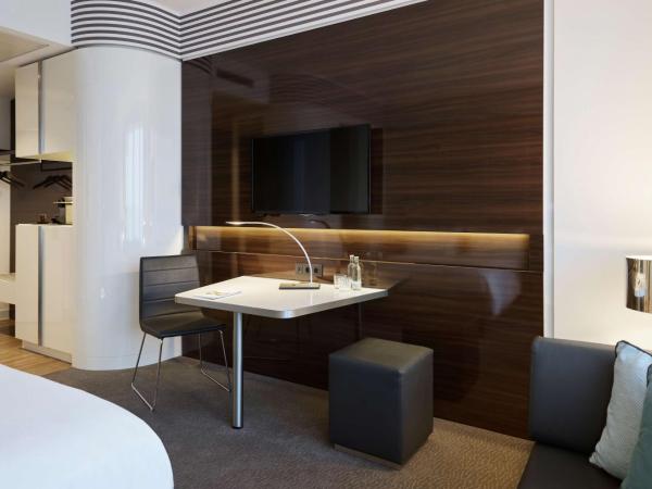 Lindner Hotel Dusseldorf Seestern, part of JdV by Hyatt : photo 4 de la chambre chambre lit queen-size deluxe