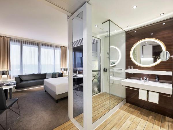 Lindner Hotel Dusseldorf Seestern, part of JdV by Hyatt : photo 8 de la chambre chambre lit queen-size deluxe