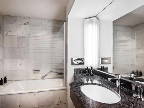 Lindner Hotel Dusseldorf Seestern, part of JdV by Hyatt : photo 6 de la chambre chambre lit queen-size