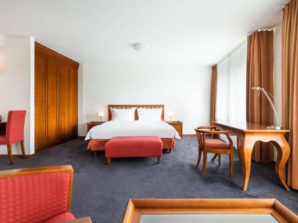 Lindner Hotel Frankfurt Main Plaza, part of JdV by Hyatt : photo 2 de la chambre chambre lit king-size avec kitchenette