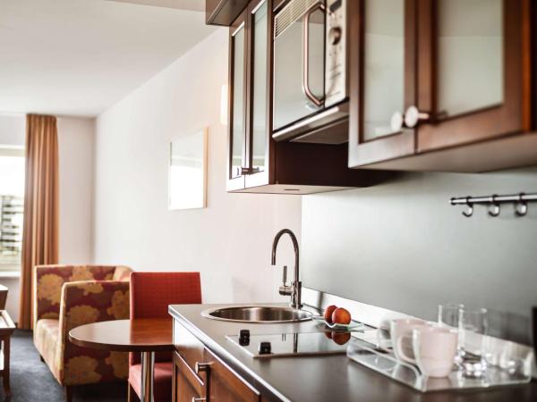Lindner Hotel Frankfurt Main Plaza, part of JdV by Hyatt : photo 2 de la chambre chambre king de luxe avec kitchenette