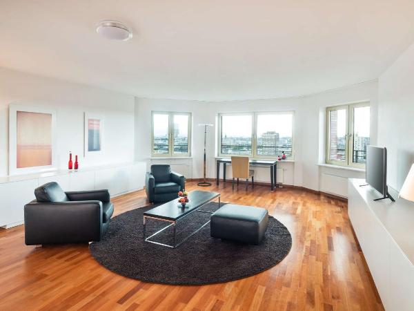 Lindner Hotel Frankfurt Main Plaza, part of JdV by Hyatt : photo 2 de la chambre suite 1 chambre - vue sur horizon