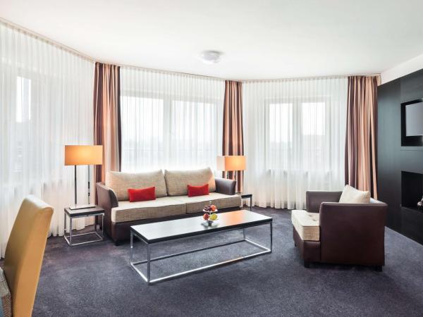 Lindner Hotel Frankfurt Main Plaza, part of JdV by Hyatt : photo 3 de la chambre suite junior