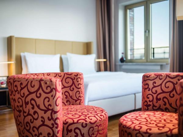 Lindner Hotel Frankfurt Main Plaza, part of JdV by Hyatt : photo 5 de la chambre suite 1 chambre - vue sur horizon