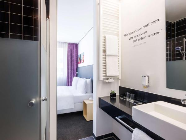 Lindner Hotel Frankfurt Sportpark, part of JdV by Hyatt : photo 2 de la chambre chambre lit king-size deluxe