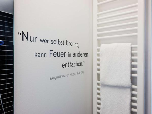 Lindner Hotel Frankfurt Sportpark, part of JdV by Hyatt : photo 6 de la chambre chambre lits jumeaux pour personnes à mobilité réduite