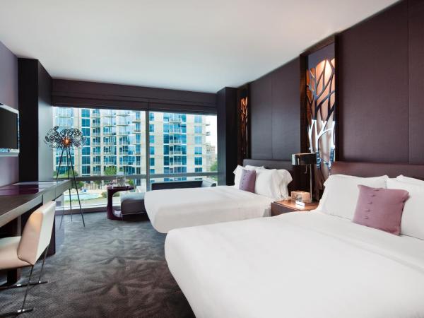 W Atlanta Downtown : photo 2 de la chambre chambre avec 2 grands lits queen-size