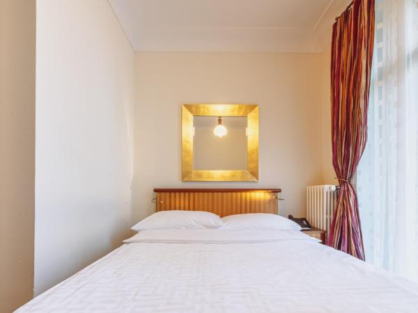 Art Deco Hotel Montana Luzern : photo 4 de la chambre chambre lit queen-size