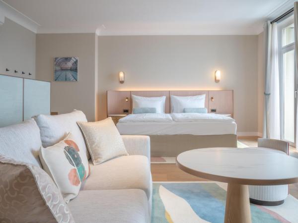 Art Deco Hotel Montana Luzern : photo 5 de la chambre suite junior de luxe avec vue sur le lac