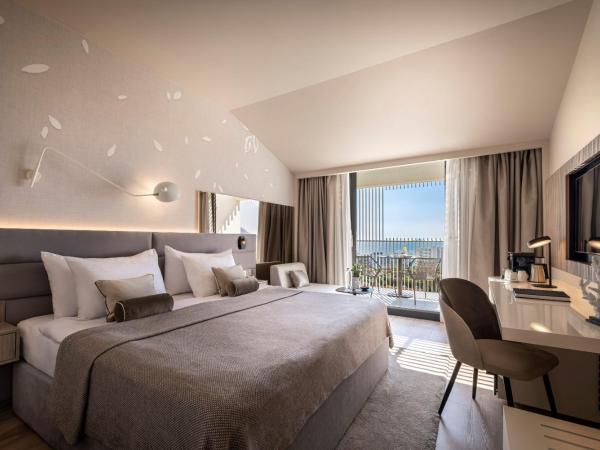 Valamar Lacroma Hotel : photo 1 de la chambre chambre niveau v pour 2+1 personnes - côté mer