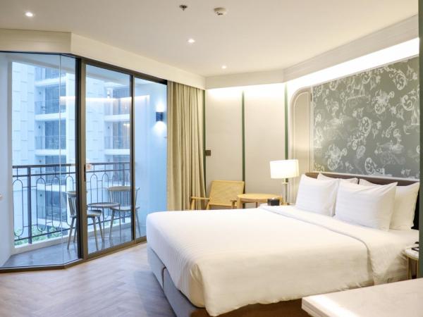 The Quarter Chaophraya by UHG : photo 4 de la chambre hébergement supérieur avec lit king-size - piscine et balcon
