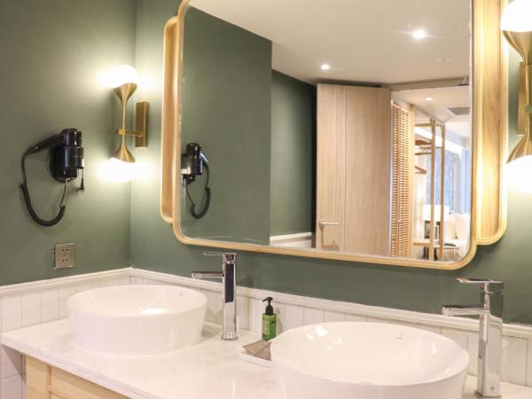 The Quarter Chaophraya by UHG : photo 8 de la chambre suite quarter premier 1 chambre avec lit king-size