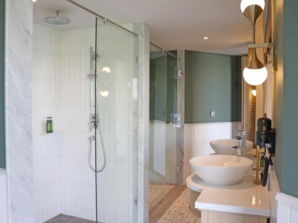 The Quarter Chaophraya by UHG : photo 9 de la chambre grande suite quarter 1 chambre avec lit king-size - vue sur rivière