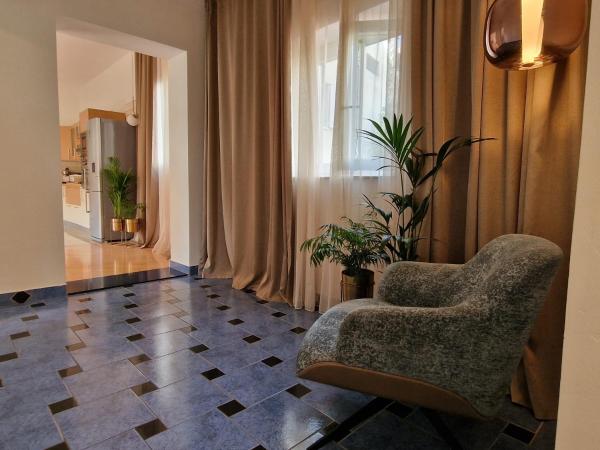 Guest House Laura : photo 2 de la chambre appartement 2 chambres avec balcon