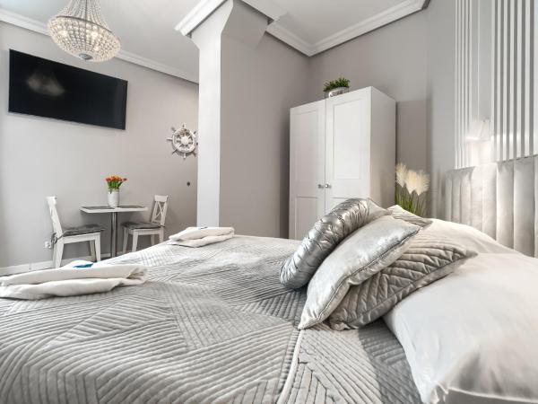 Stawa Apart Hostel : photo 10 de la chambre pokój z łóżkiem małżeńskim i prywatną łazienką