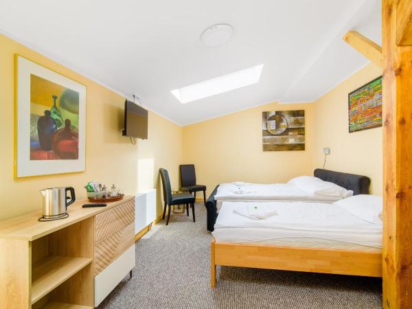 Hotel Max : photo 2 de la chambre chambre quadruple