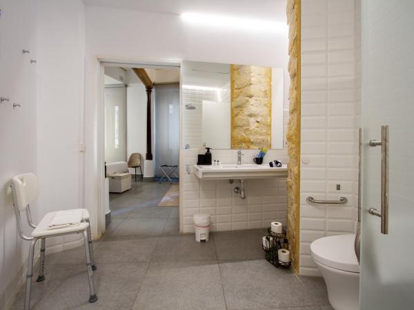 Les Monges Palace Boutique : photo 3 de la chambre chambre triple - accessible aux personnes à mobilité réduite