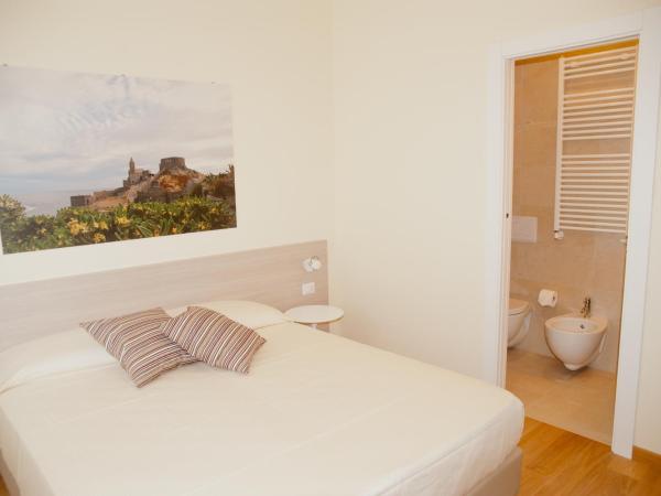 B&B Via delle 5 Terre : photo 4 de la chambre chambre double ou lits jumeaux - vue sur jardin