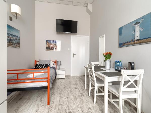 Stawa Apart Hostel : photo 3 de la chambre pokój trzyosobowy ze wspólną łazienką na korytarzu