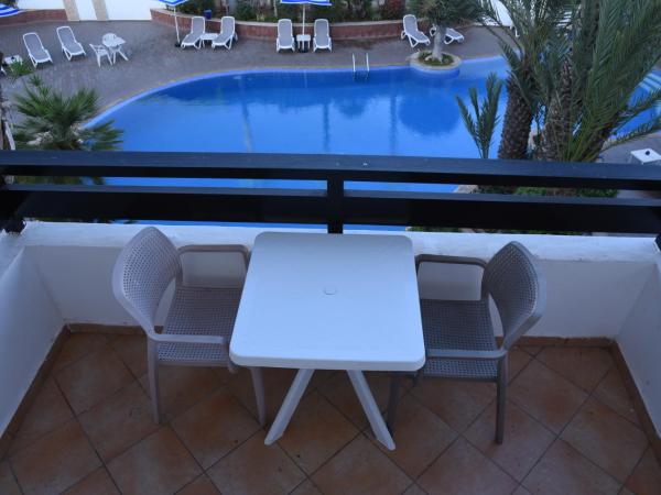 Golden Beach Appart'hotel : photo 1 de la chambre studio (2 adultes) - vue sur piscine