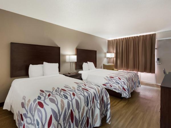 Red Roof Inn Columbia, SC Airport : photo 3 de la chambre deluxe double room with two double beds smoke free