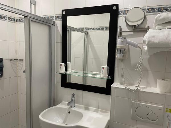 Hipotel Lilas Gambetta : photo 3 de la chambre chambre simple