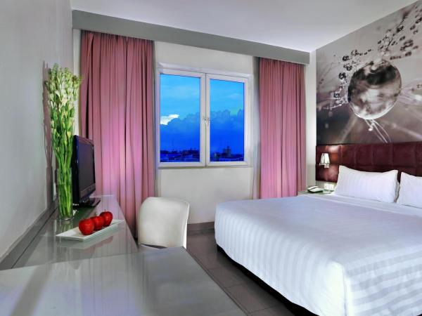 Royal Palm Hotel & Conference Center Cengkareng : photo 1 de la chambre chambre deluxe double ou lits jumeaux