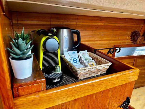 Cozy Boat Hotel in Barcelona & AC & WIFI & Parking : photo 5 de la chambre mobile home